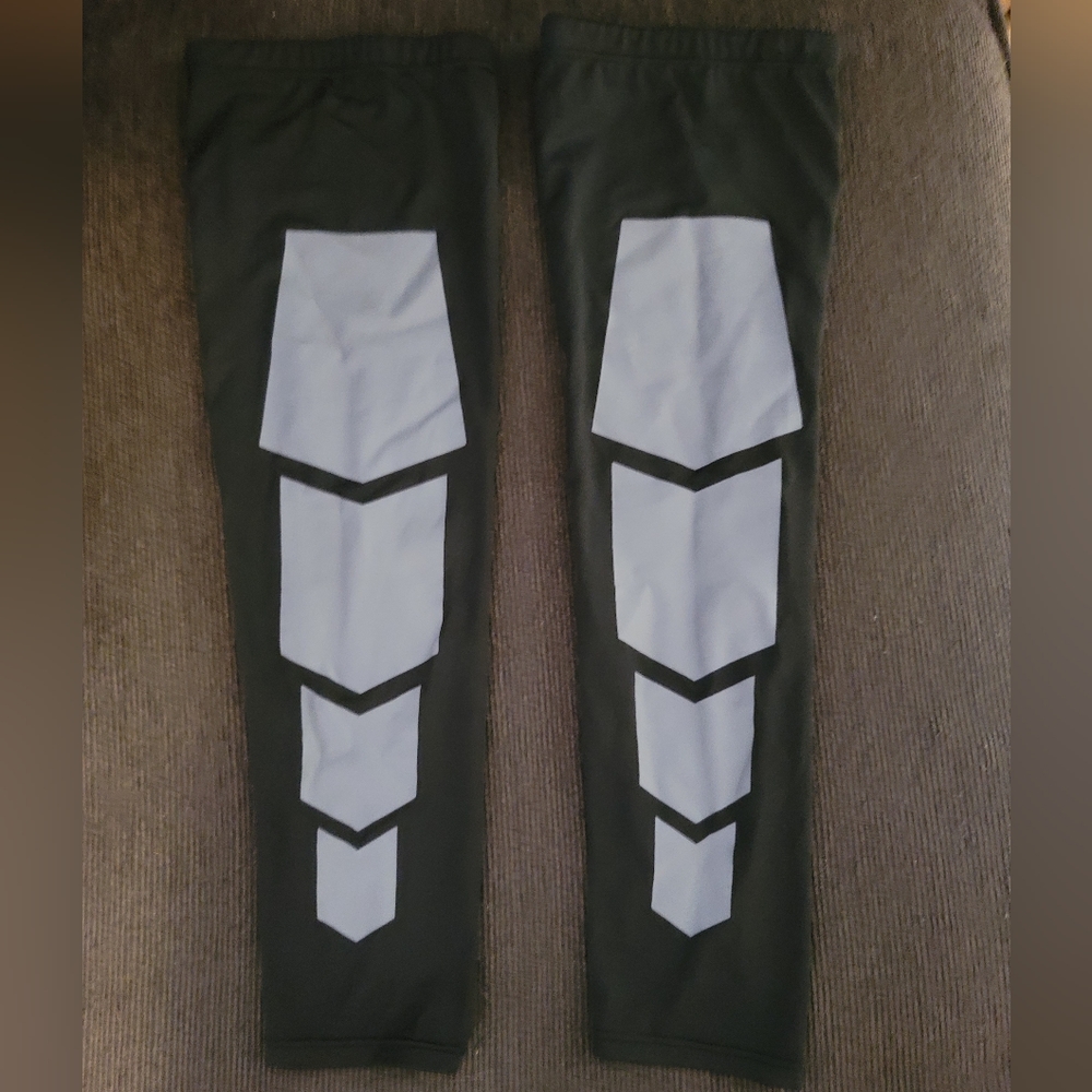 Mens Xl leg compression sleeves.